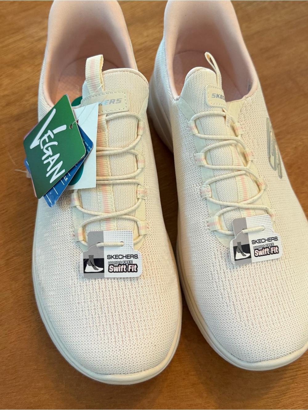 NWT Skechers Hands Free Slip Ins Ons Summits Dream Chaser Sneakers Size 8